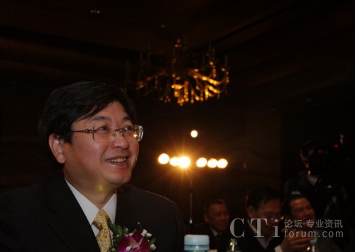  ��114�T�������E������񿂽�(j��ng)��¶���_�ĵ�΢Ц