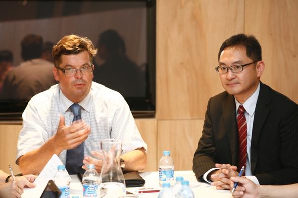 �󣺴󱱚WͨӍCEO Mogens Elsberg���ң��󱱚WͨӍ�Ї��^(q��)����(j��ng)����پ